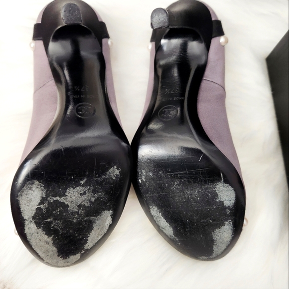 SOLD 🌸🌸 CHANEL Pearl & Satin Pumps - Picture 11 of 14